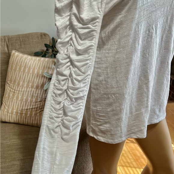 We the Free Long Sleeved White Large - Picture 2 of 4